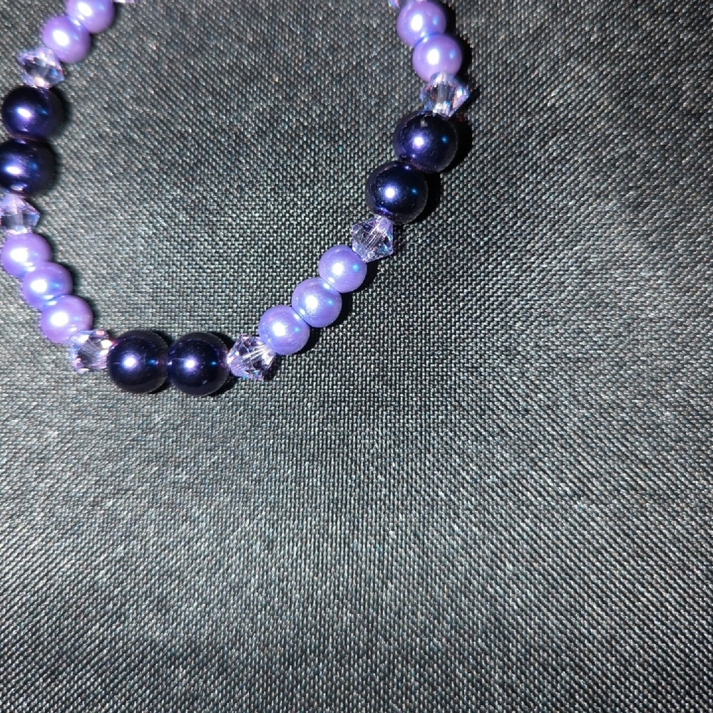 Elegant Purple and Black Beaded Bracelet - Picture 2 of 3